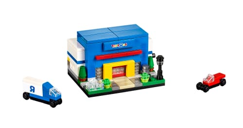Bricktober Toys”R”Us Store