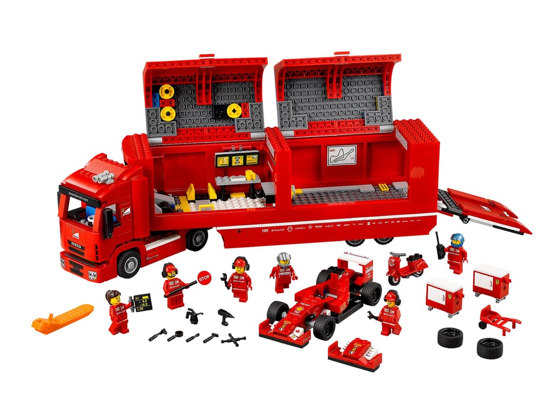 F14 T і вантажівка Scuderia Ferrari