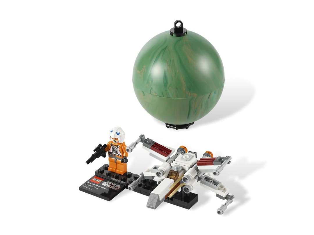 X-wing Starfighter™ Yavin 4™ (Х-подібний зоряний винищувач та Явін 4)